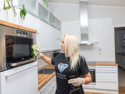 Kotisiivous, toimistosiivous, ikkunapesu ja muuttosiivous.